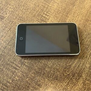Apple IPod Touch 3rd Generation. No charging cable. 32 Gb